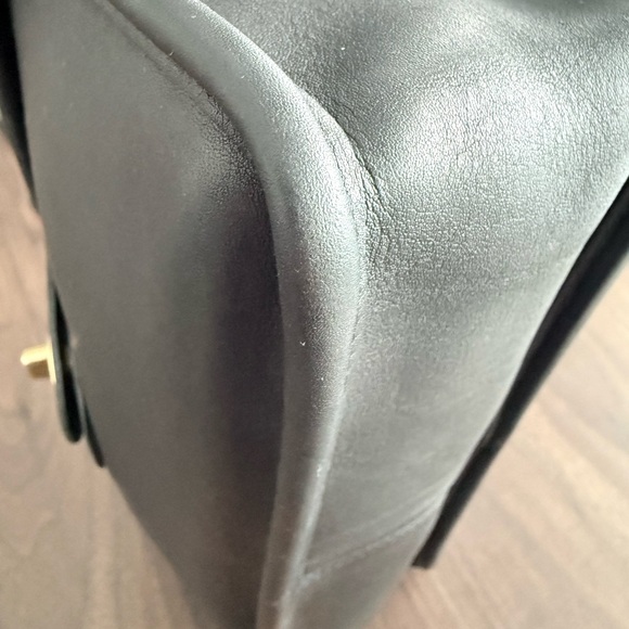 Vintage Coach Willis 9927 in Black with Brass Hardware - Picture 4 of 15